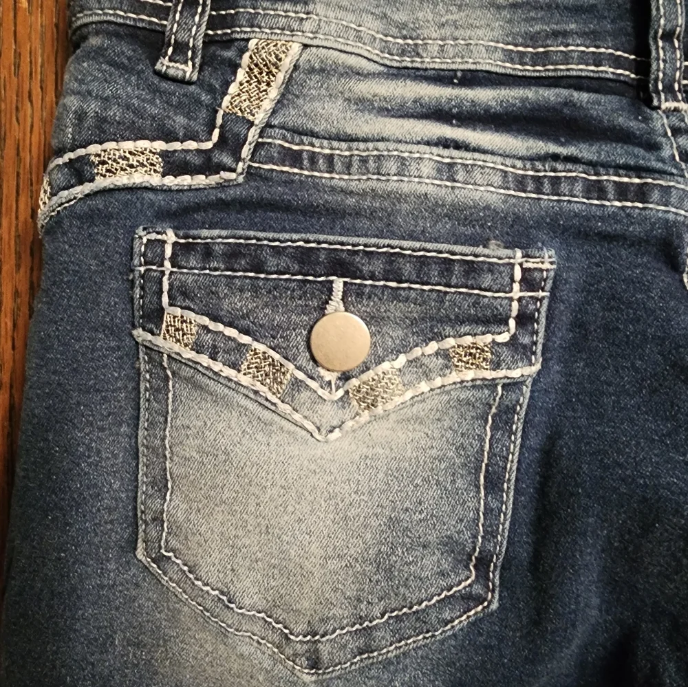 Denim blue jeans size M bootcut. - Picture 3 of 4